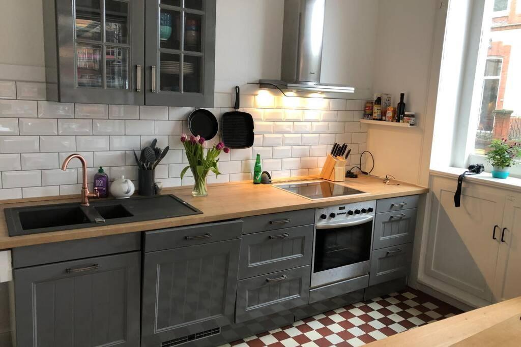 Grosszuegige 185M2-Altbauwohnung In Bestlage 7Zimmer-2Baeder-2Kuechen-2Wcs Hamburg Luaran gambar