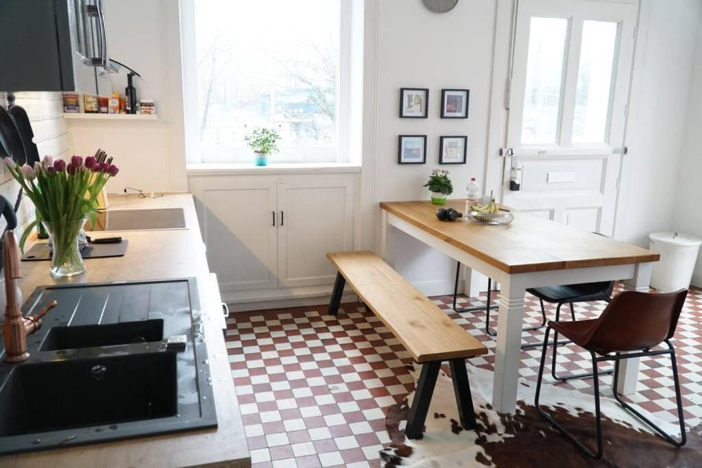 Grosszuegige 185M2-Altbauwohnung In Bestlage 7Zimmer-2Baeder-2Kuechen-2Wcs Hamburg Luaran gambar