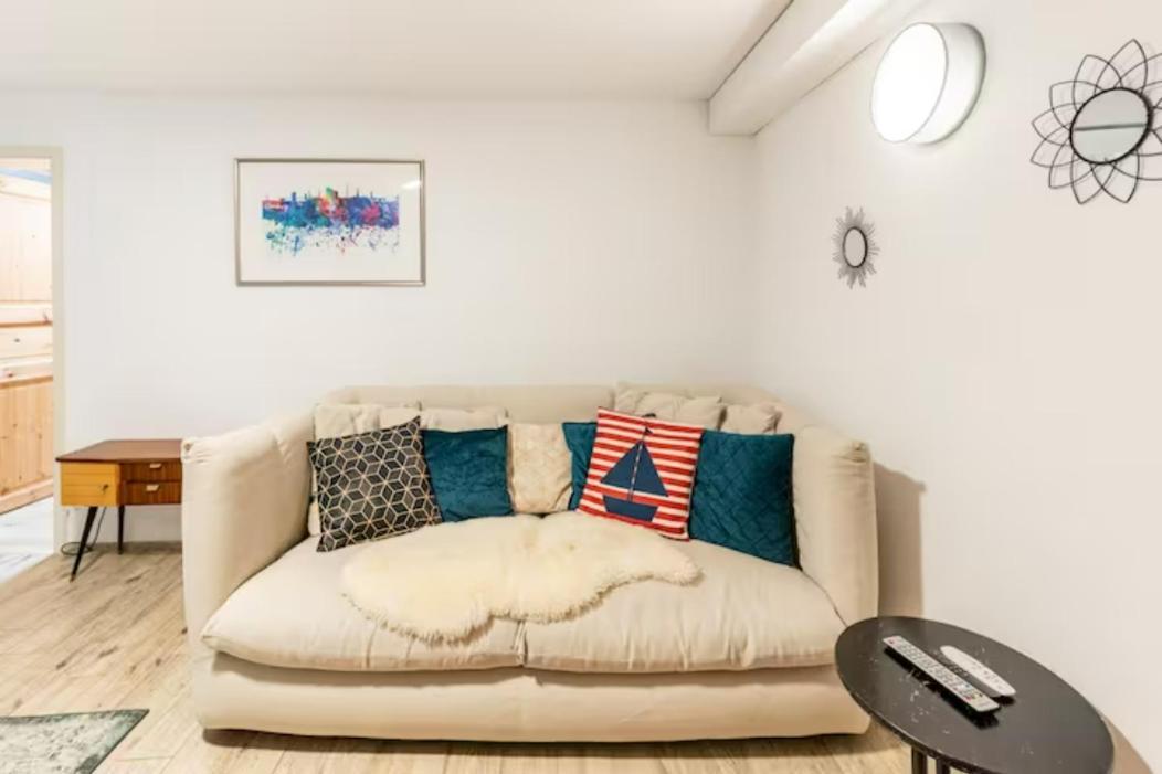 Grosszuegige 185M2-Altbauwohnung In Bestlage 7Zimmer-2Baeder-2Kuechen-2Wcs Hamburg Luaran gambar