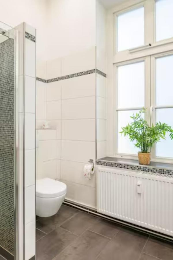 Grosszuegige 185M2-Altbauwohnung In Bestlage 7Zimmer-2Baeder-2Kuechen-2Wcs Hamburg Luaran gambar