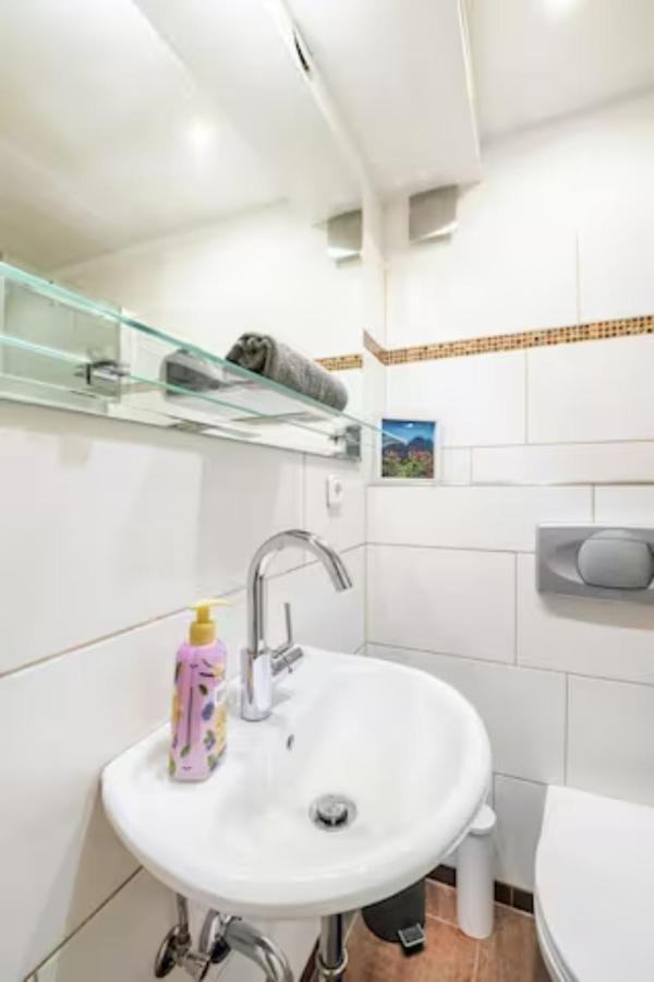 Grosszuegige 185M2-Altbauwohnung In Bestlage 7Zimmer-2Baeder-2Kuechen-2Wcs Hamburg Luaran gambar
